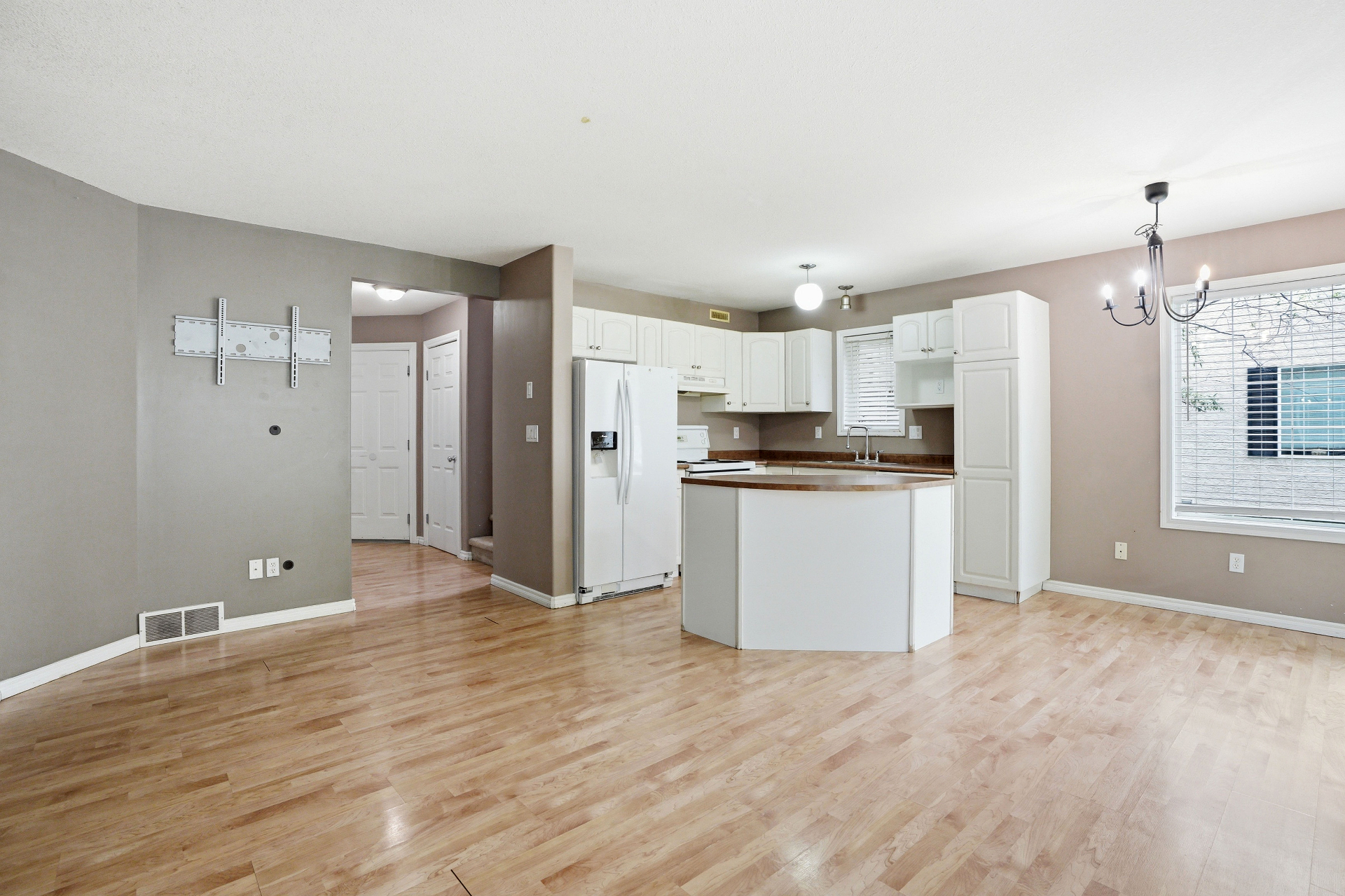 Briarwood 联排别墅｜边套3房2卫单车库-21-138 Banyan Cres——林与唐地产 - 3